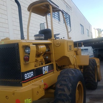 PÁ CARREGADEIRA CATERPILLAR 930R 1989